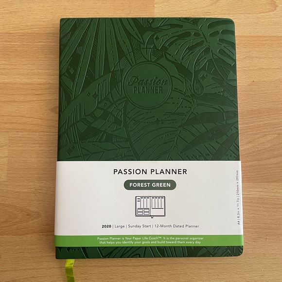 Large Passion Planner (2020 or 20201.  Must be redated manually) - Picture 1 of 9